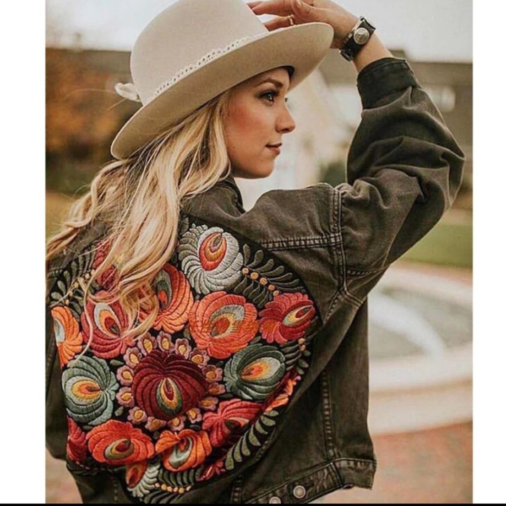 Haute Ellie Denim Moto Jacket Ashbury Oversized Floral Embroidery Size Sm/Md NWT